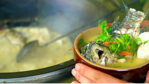 鲫鱼炖豆腐,汤里面混入海鲜的味道才更美味